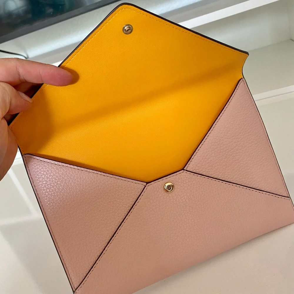 🍀🎀NEW🎀Tory Burch large envelope clutch/hand carry pouch/leather - Picture 8 of 9